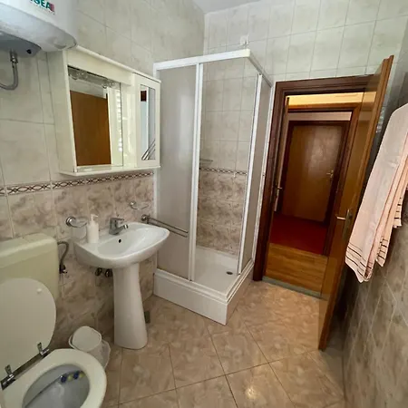 Alojamento de Acomodação e Pequeno-almoço Liza Trogir