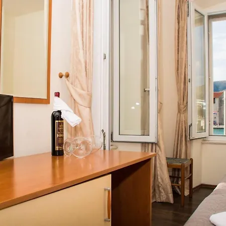 Bed and breakfast Vila Liza *