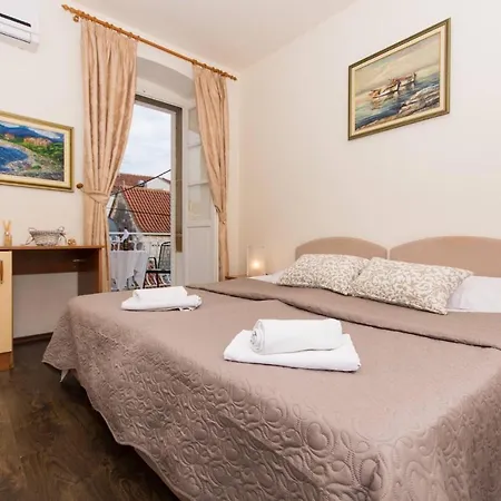 Liza Готель типу 