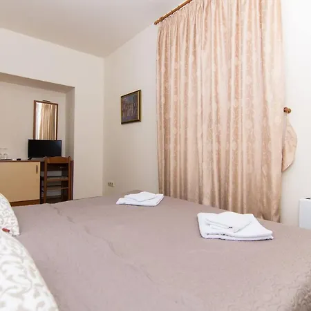 Bed and breakfast Vila Liza *