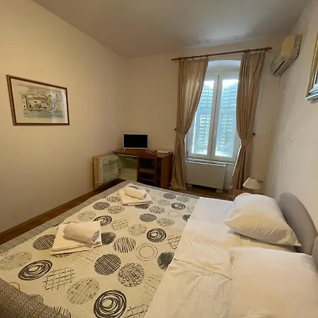 Bed and breakfast Vila Liza *